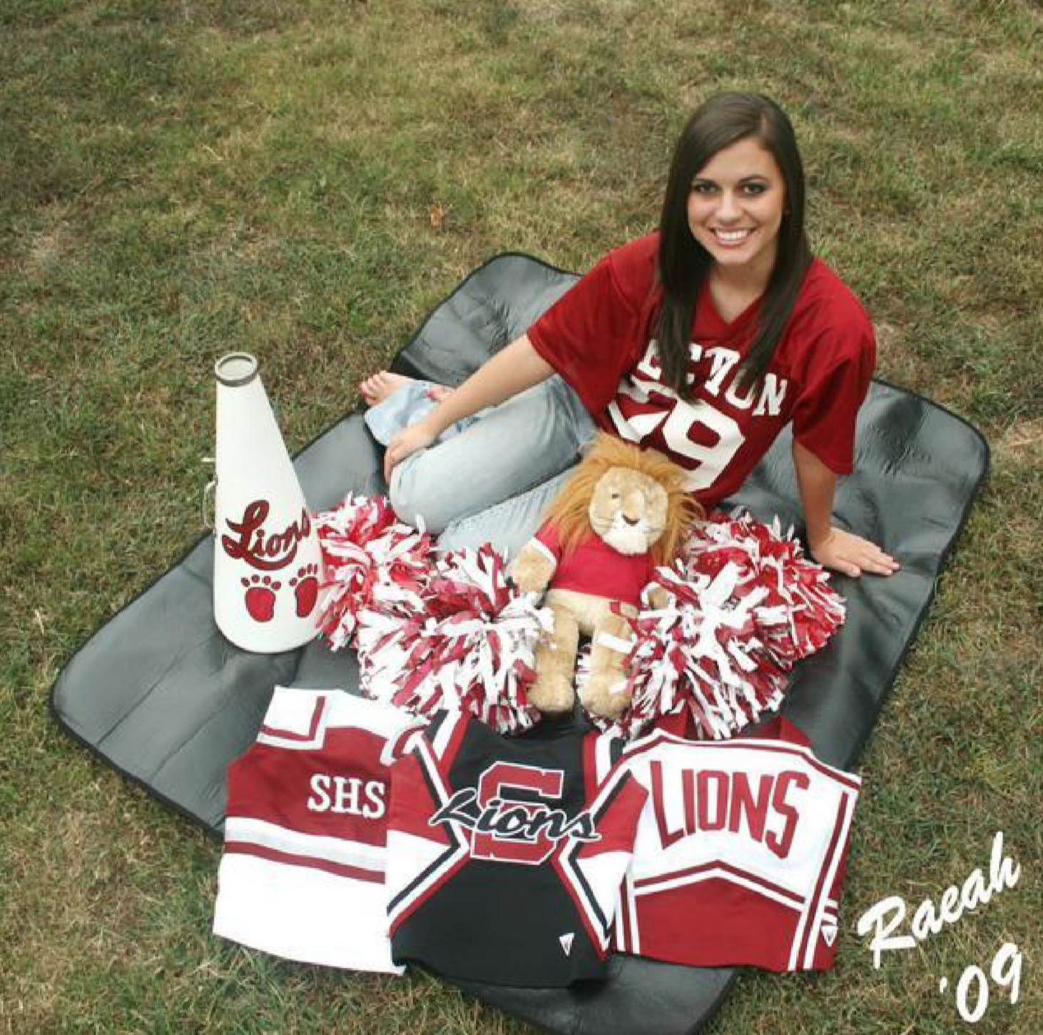 Section_High_School_Raeah_Johnson Reaeh Jonhson in een rode