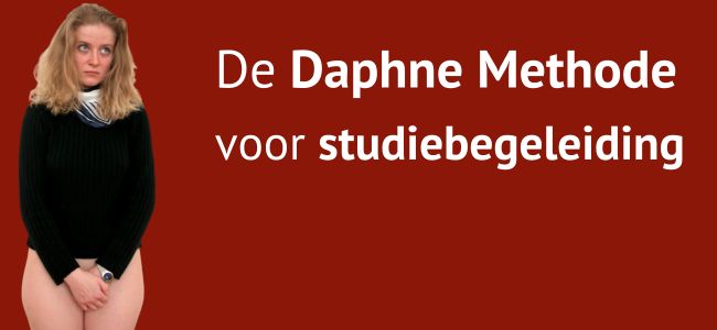Een vrouw in een zwarte trui staat tegen een rode achtergrond naast een Nederlandse tekst met de tekst 