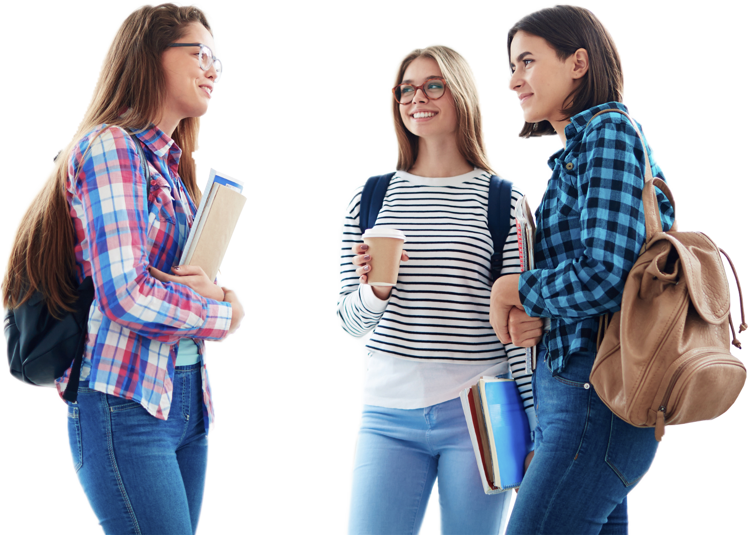 Drie studentes praten met elkaar.