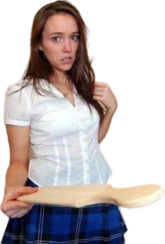 Een vrouw reikt een paddle aan waarmee ze op haar billen gaat / wil krijgen.